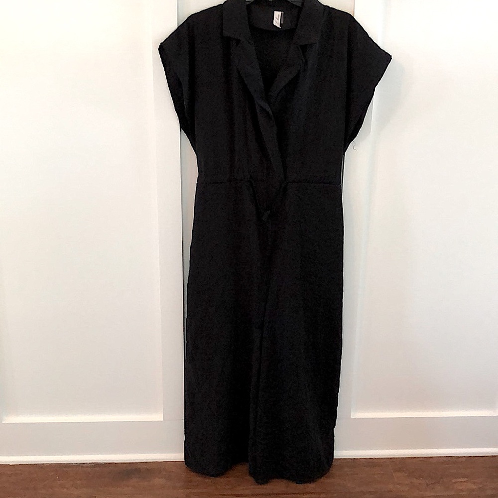 Black collared jumpsuit w/adjustable waist&pockets